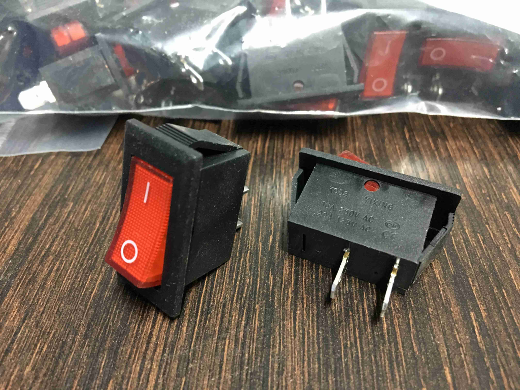 SUICHE CON LUZ PILOTO ROJO (10A)